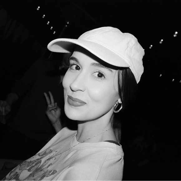 Hi, I’m Abigail 👋💕 - Picture 1 of 1